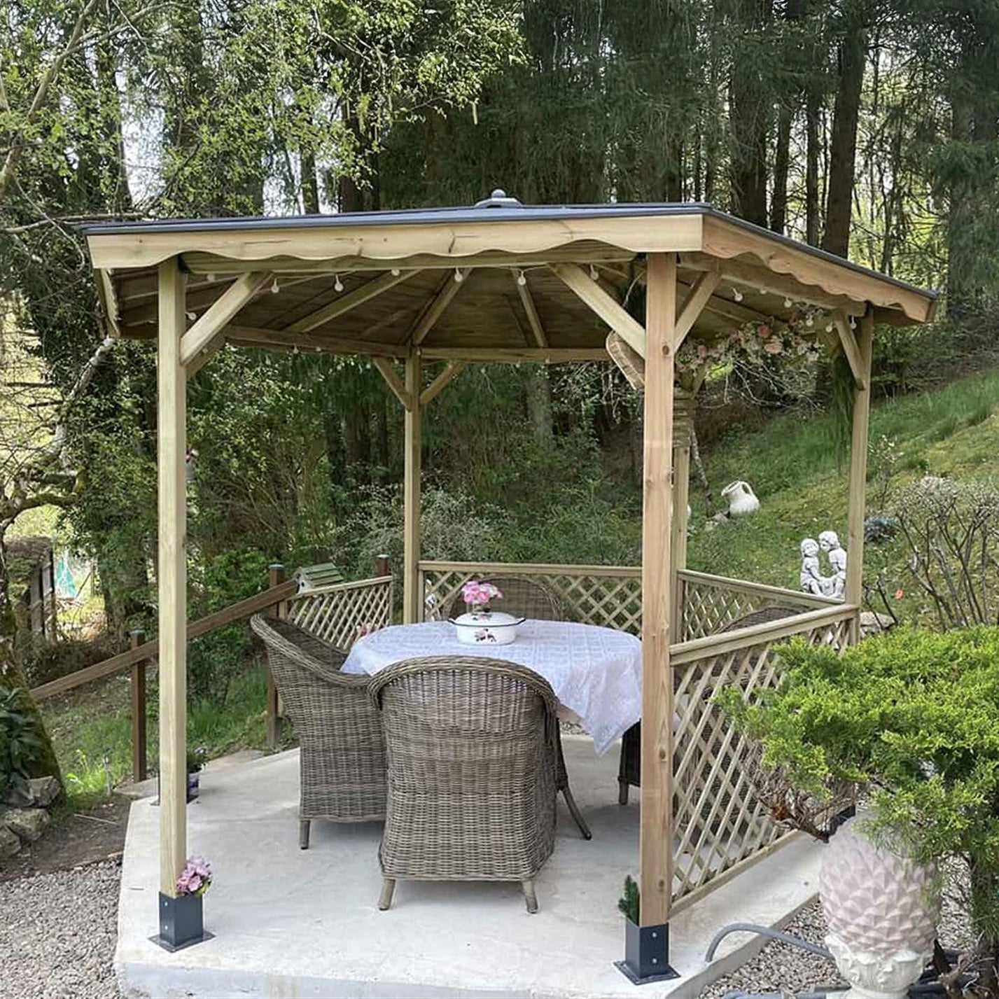 PERGOLA LORA TECHO DE MADERA